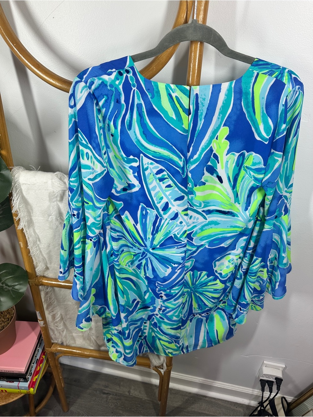 Lilly Pulitzer Green and Blue Bell Sleeve Mini Dress sz 6 - Picture 5 of 8